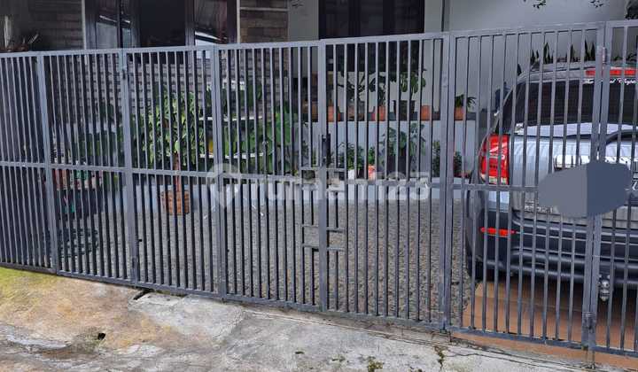 Rumah siap huni di komplek Griya winaya Ujung Berung