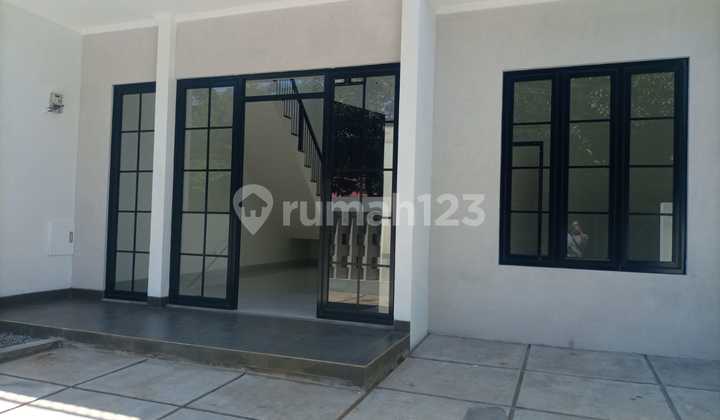 FOR SALE New Antapani Bandung House American Style