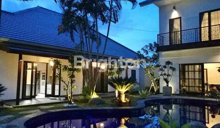 Villa mewah 2 bangunan rumah di Jl Raya Pantai Berawa Canggu Bali 1