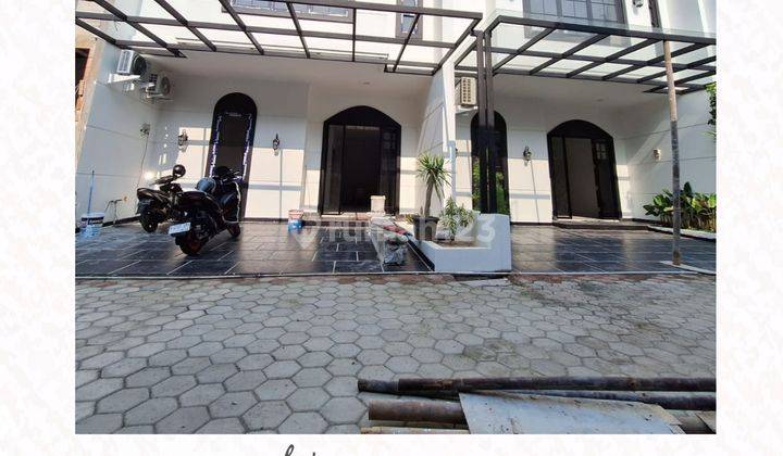 Rumah Type American classic modern 3 Lantai di Joglo Town House Village 1