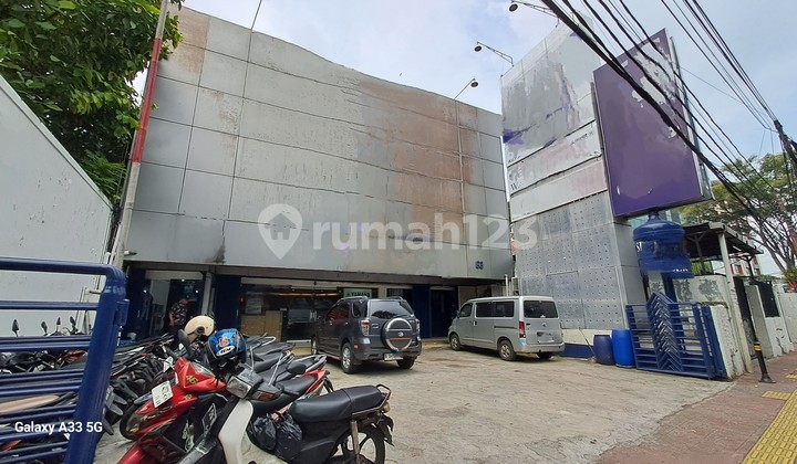 Gedung Dekat Gunung Sahari Bentuk Tanah Ngantong