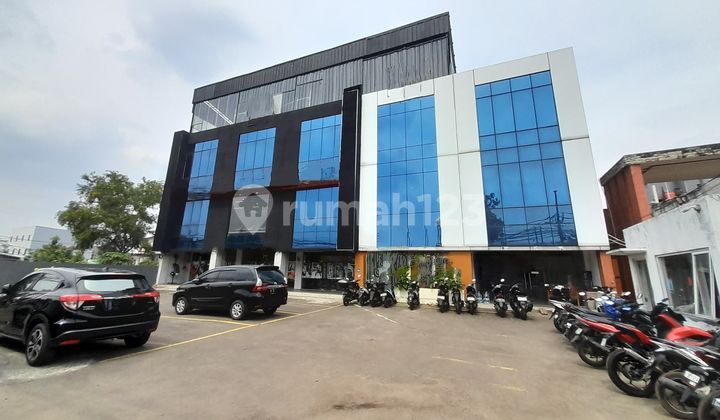 3-Story Shop House in Jagakarsa Kahfi, 5 Meters Wide 3-Story Shop House in Jagakarsa Kahfi, 5 Meters Wide