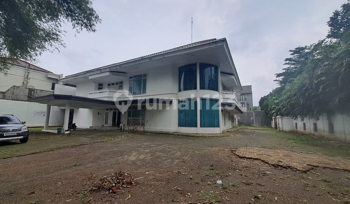 Rumah Megah dengan Kolam Renang Lebak Bulus Dekat MRT Rumah Megah dengan Kolam Renang Lebak Bulus Dekat MRT