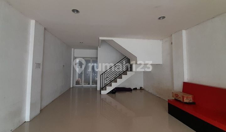 3-Story Shop House in Jagakarsa Kahfi, 5 Meters Wide 2