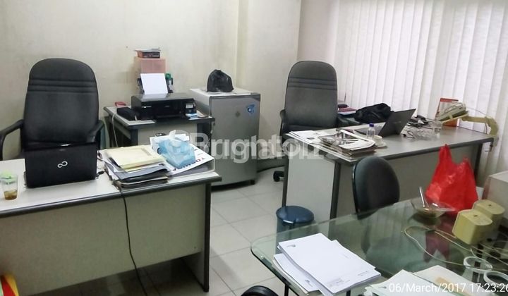 Ruko 4 lantai siap pakai Pangeran Jayakarta Jakarta Pusat