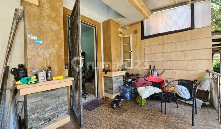 Sell Cheap (B.u) Ready-to-Occupy House with SHM in Legenda Wisata Cibubur