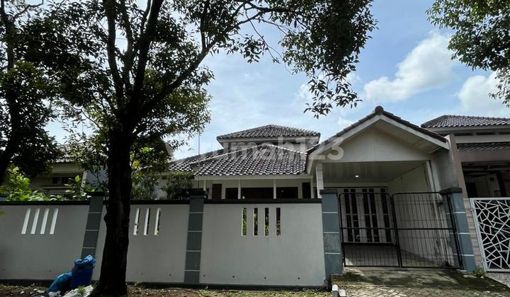 Large, Ready-to-Live, Strategic House for Rent at Permata Laguna Depok Large, Ready-to-Live, Strategic House for Rent at Permata Laguna Depok