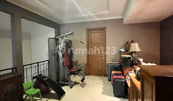 Selling Luxury Strategic House in Tanjung Barat, Good SHM, Near Aeon 2