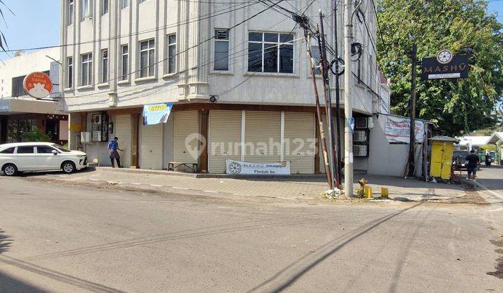 Ruko di Jl. Kembar No. 131, Pekalipan, Pekalipan, Kota Cirebon, Jawa Barat, Indonesia, 45117, Cirebon Kota Furnished 1
