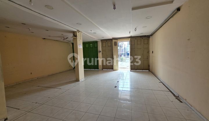 Rental Shop House on Jl Ciremai Raya, Area 300M²