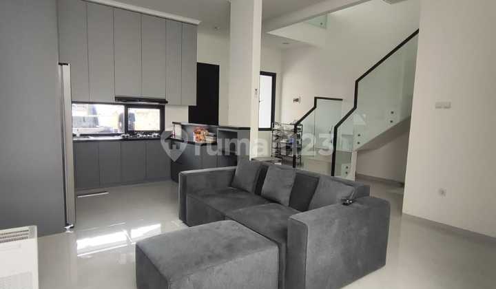 5 Menit ke Stasiun Buaran | Rumah Modern di Ptb Duren Sawit 5 Menit ke Stasiun Buaran | Rumah Modern di Ptb Duren Sawit