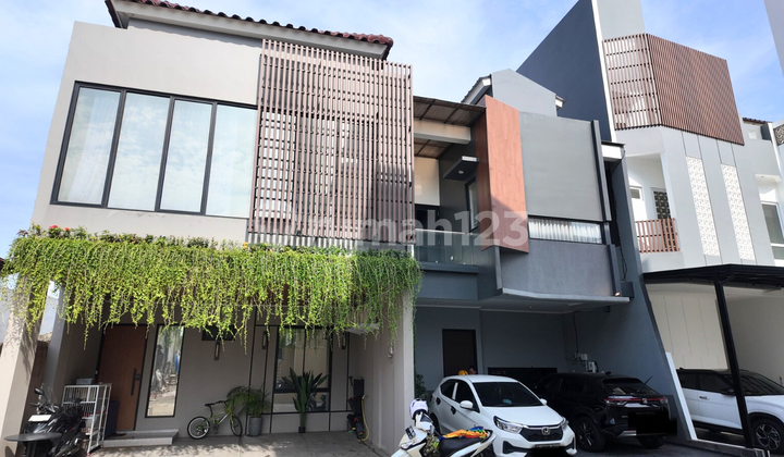 5 Minutes to Buaran Station | Modern House in Ptb Duren Sawit