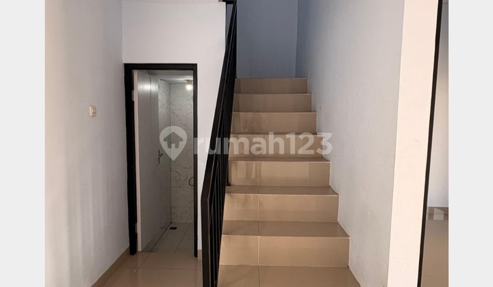 Modern House just 5 minutes to Setu Toll, Strategic Access