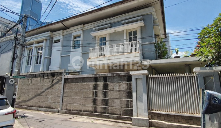 Rumah 3Lt 500M2 5+1Kt Semi Furnished Rapih Siap Huni di Menteng