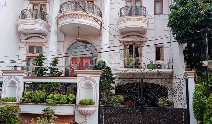 Rumah Mewah Classic 3,5Lt 14x26 366m2 6KT SHM Komplek Pluit Putri