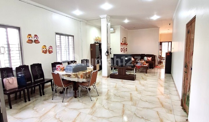 Rumah Toko 8x36,5 5+2KT Kantong Rooftop Strategis Jalan Raya Asem Rumah Toko 8x36,5 5+2KT Kantong Rooftop Strategis Jalan Raya Asem