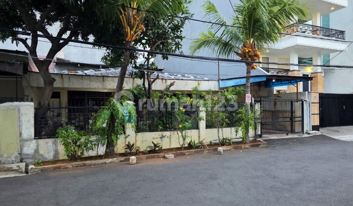 Rumah Tua Hitung Tanah 650m2 Gandeng Bisa Satuan di Pluit Permai