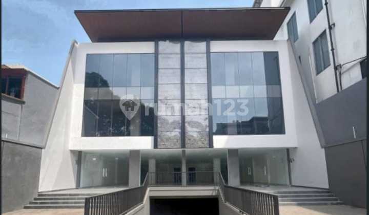 Bangunan Komersil Lokasi Sangat Strategis Cocok untuk Perkantoran di Radin Inten 2, Duren Sawit, Jakarta Timur