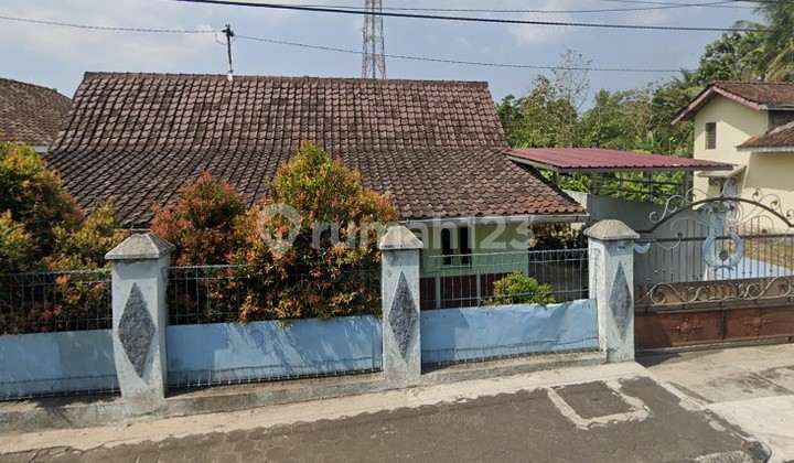 Dijual Rumah Lawas Terawat di Tepi Jalan Nasional Tuntang Semarang 1