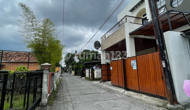 Parent House + Exclusive Men's Boarding House on Palagan Street, Sleman, Yogyakarta 2