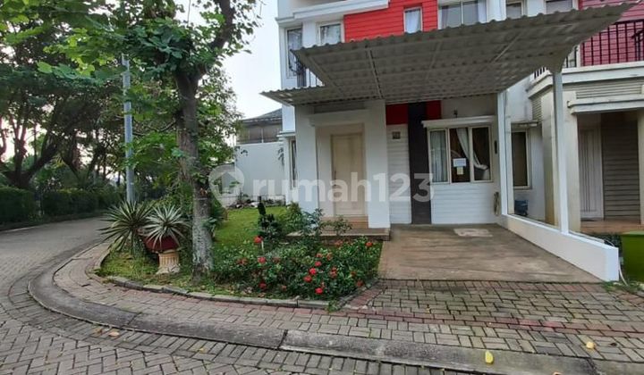 New 2-Story House in Residence one New 2-Story House in Residence one