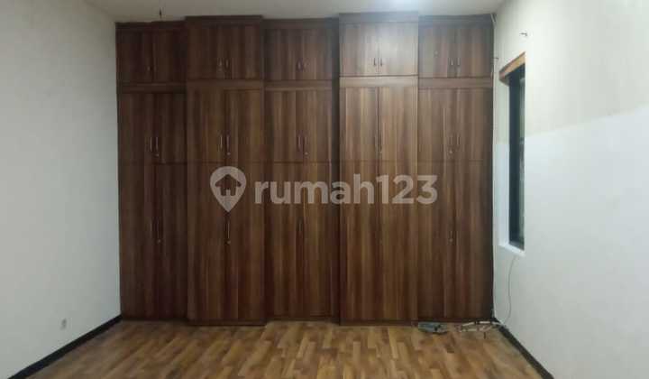 Di SEWA RUMAH DI KEMANG JAKARTA SELATAN UNTUK KANTOR 2