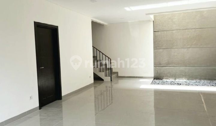 Rumah full renovasi di Bintaro sektor 9