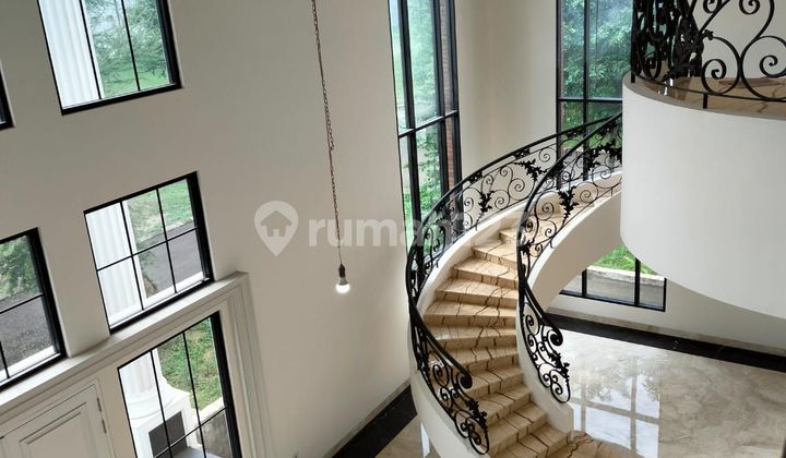 Luxury 2-story ready-to-occupy house with a swimming pool in Alam Sutera. 2