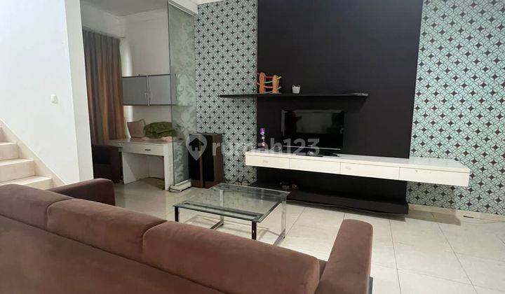 Rumah Alam Sutra di cluster Onyx ada kolam renang SHM Rumah 2