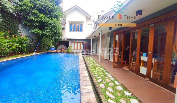 Rumah Bagus di jual cepat murah ada kolam renang di sektor 9