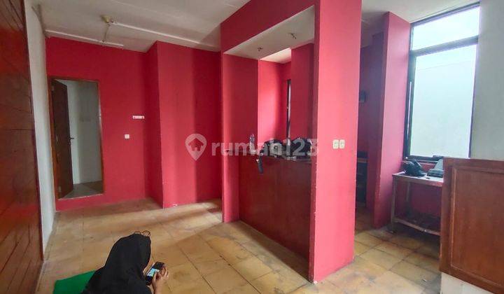 Ruma Disewakan 3lantai Depan Jalan Raya 2
