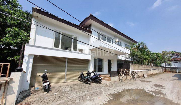 Rumah disewakan di Kemang Selatan 
2lantai modern dan rapih 