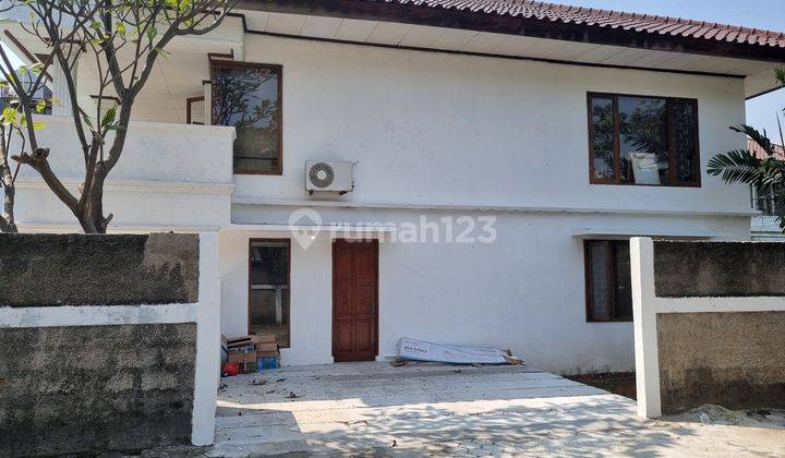 Rumah disewakan di Kemang Selatan 
2lantai modern dan rapih  2