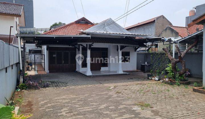 Rumah Disewakan Pinggir Jalan Raya Cocok Untuk Usaha. Tempat Parkir Luas. 1