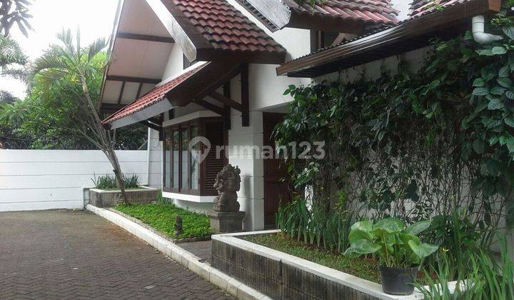 Rumah Disewakan 2 Lantai Di Pejaten