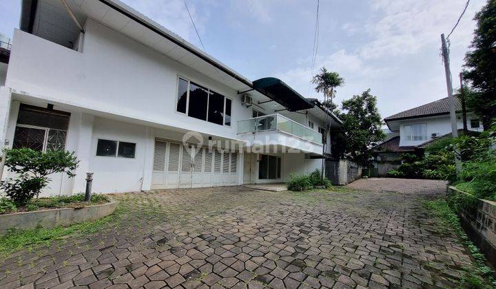 Rumah Halaman Luas Disewakan.cocok Untuk Usaha Atau Perkantoran 2