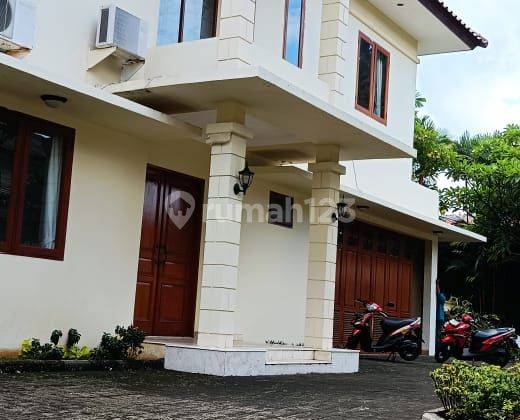 Rumah Disewakan Halaman Luas.cocok Utk Usaha Yg Butuh Parkir Banyak 1