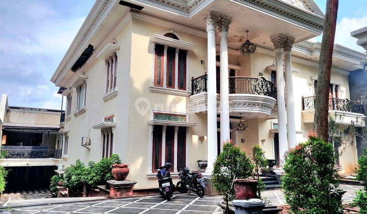 Rumah Mewah Dan Besar 3lantai. Ada 13kamardisewakan Full Furnished Bisa Utk.kantor Atau Tempat Tinggal. Rumah Mewah Dan Besar 3lantai. Ada 13kamardisewakan Full Furnished Bisa Utk.kantor Atau Tempat Tinggal.