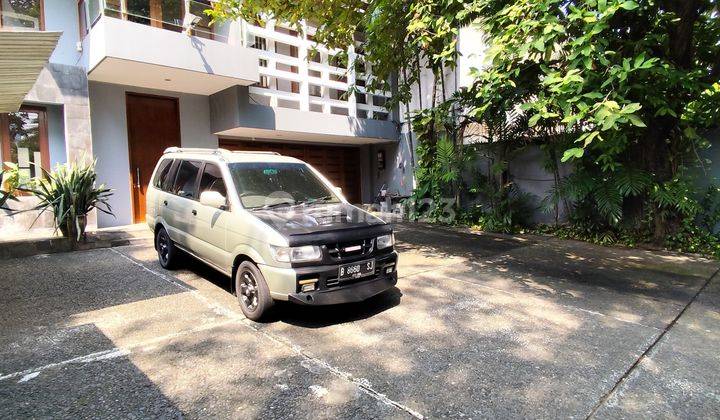 Rumah Disewakan 3lantai Di Menteng. Cocok Untuk Kantor  Parkir Luas 1