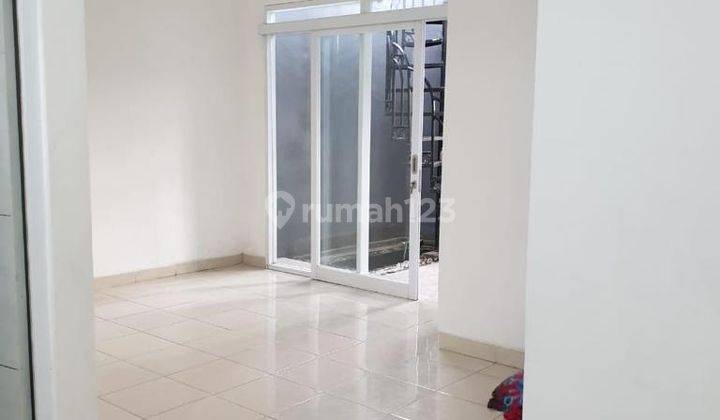ruang makan rumah bagus 1,5 lantai perum