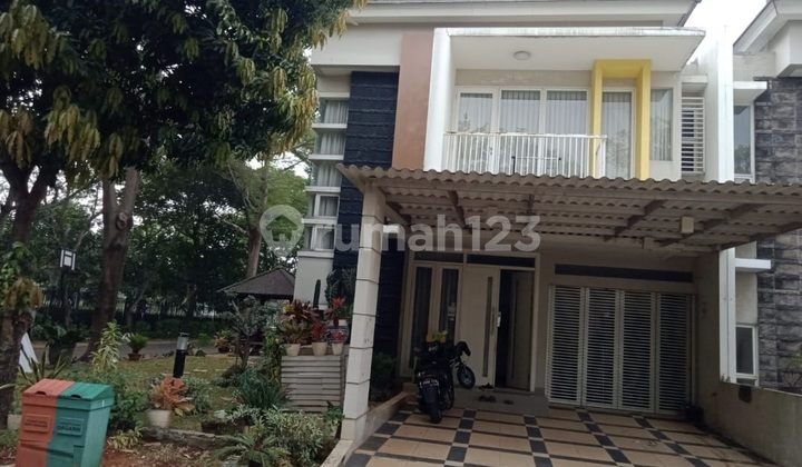 Rumah Mewah Hoek di Summarecon Bekasi