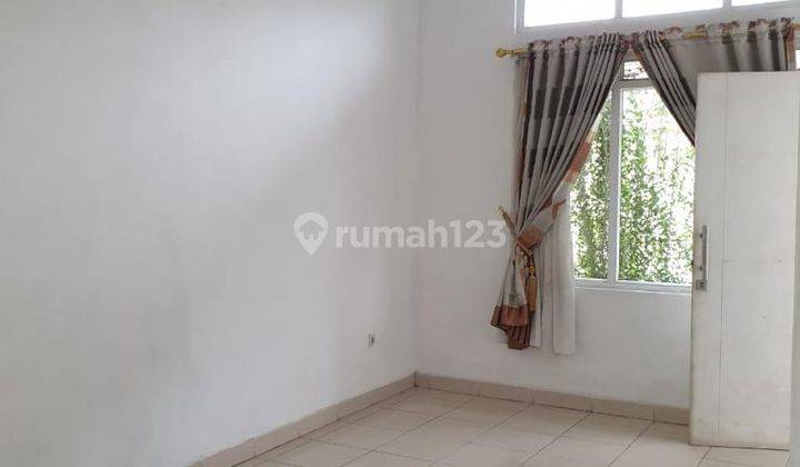 ruang tamu rumah bagus 1,5 lantai perum