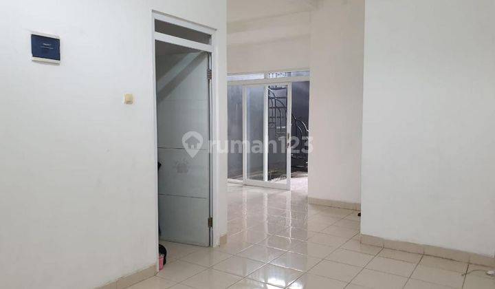 ruang keluarga rumah bagus 1,5 lantai perum