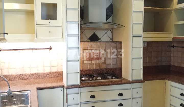 Disewakan Rumah Bagus Siap Huni  Raffles Hills Cibubur 2