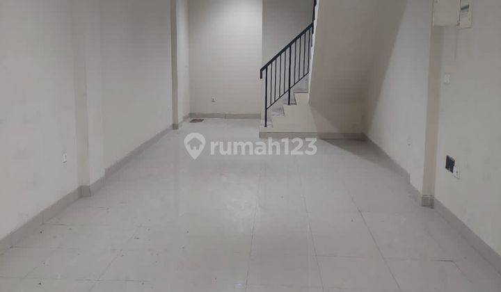  Ruko CBD Termurah di Green Lake City Hadap Dalam 1