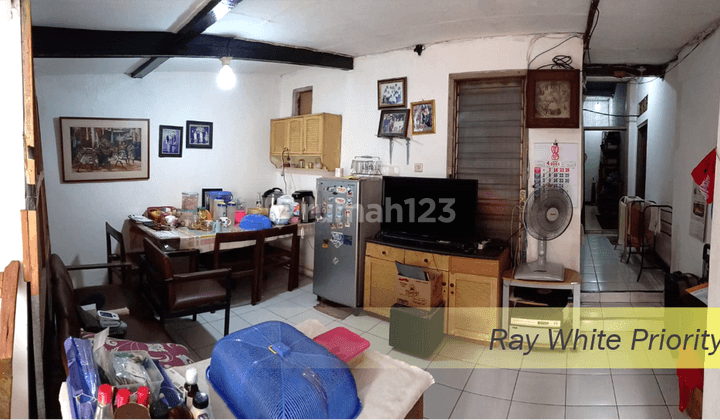 Rumah Hitung Tanah di Pinggir Jalan Raya, Kebayoran Baru, Jaksel 2