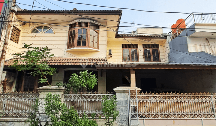 Rumah 2 Lantai Lokasi Strategis di Tanjung Duren, Jakarta Barat 1