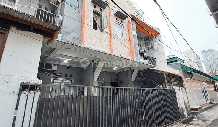 Rumah Kost 22 Kamar 3 Lantai Lokasi Strategis Di Tanjung Duren, Jakarta Barat