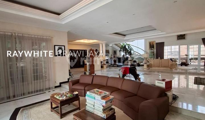 House in an Elite Complex, Quiet Environment, Mega Kuningan Area. House in an Elite Complex, Quiet Environment, Mega Kuningan Area.