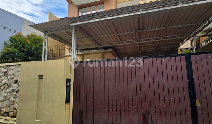 Rumah Siap Huni Bangunan 2,5 Lantai Area Kemang